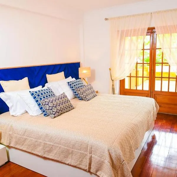 Charming Home in Sintra Village, hotel in Sintra