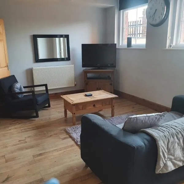 Spacious 2 bed appartment next to BAE with spa bath, hotel in Barrow in Furness