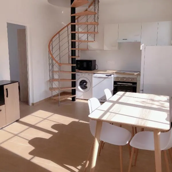 petite maison avec jardin dans banlieue de Paris, hotel v destinácii Cormeilles-en-Parisis