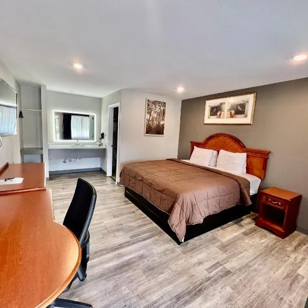 Ozark Inn & Suites, hotel in Ozark