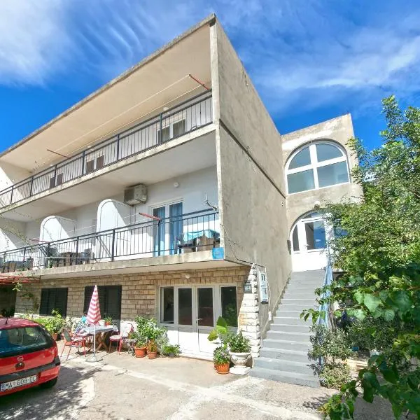 Apartments with parking space Gradac, Makarska - 14708, hotel in Gradac