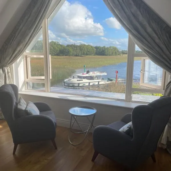 Lough Key Luxury Riverfront Apartment, hotel in Cootehall