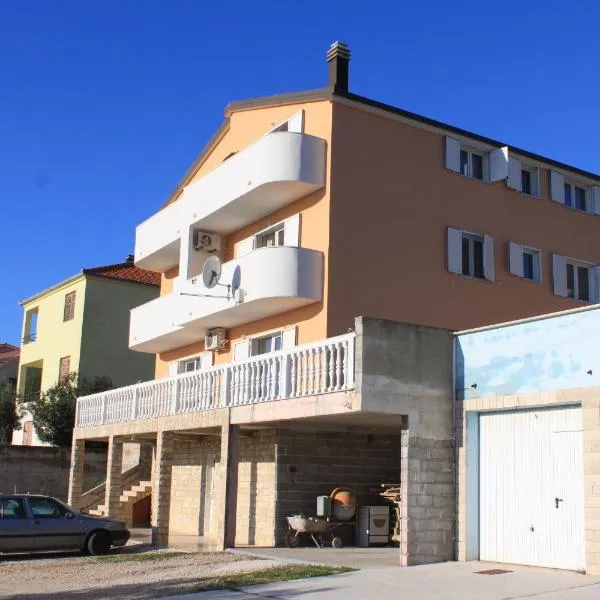 Apartments with a parking space Seget Vranjica, Trogir - 8507, hotel en Seget Vranjica