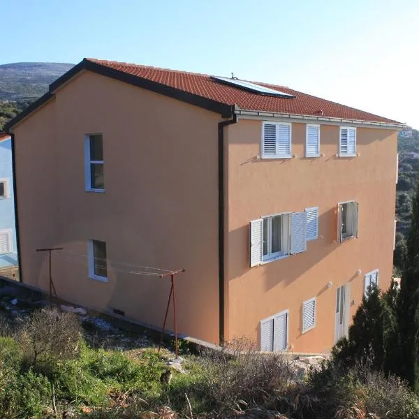 Apartments with parking space Seget Vranjica, Trogir - 8507, hotell i Seget Vranjica