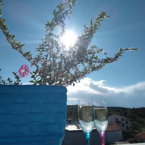 Apartments "Sun-sea", hotel in Rab