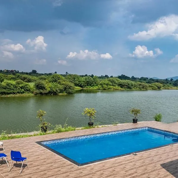 SaffronStays Rose Vineyard by the Lake, Nashik - 100 percent pet-friendly lakefront villa in a vineyard, hotel Wādhiware városában