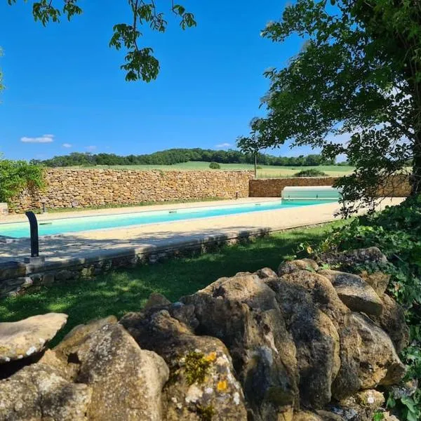 Maison chaleureuse près de Rocamadour, hotel en Alvignac