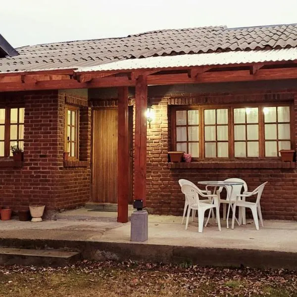 Los Maitenes, hotel en Villa Llanquín