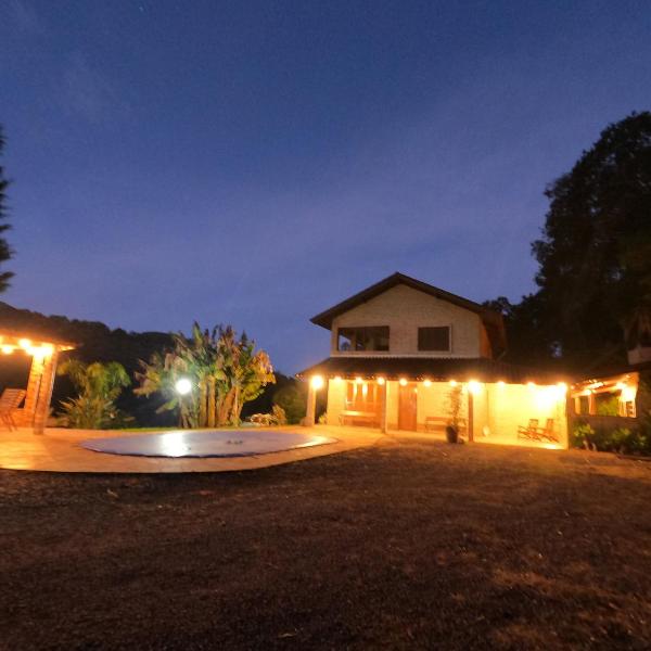 Sítio dos Coqueiros, em meio a natureza com piscina