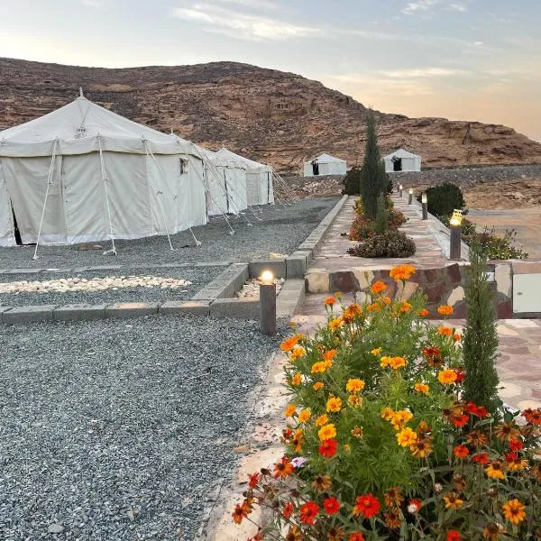 Rural tents Naseem الخيمةالريفيةAlouzaib, khách sạn ở Al Ula