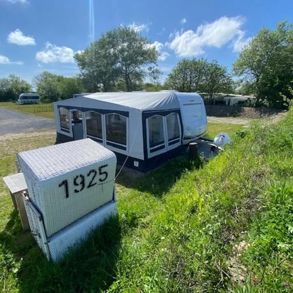 Wohnwagenvermietung CAMPING-SYLT / Morsum, hotel v destinaci Westerwall