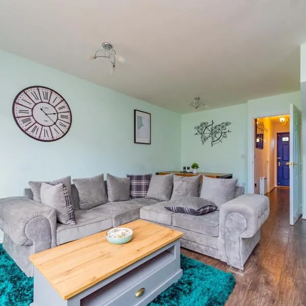 Central Townhouse Tipton - Sleeps 8 - Ideal for Contractors & Families, hotel en Tipton