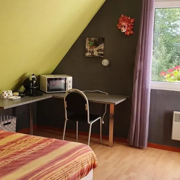 Chambre des Acacias, hotel v destinaci Hirsingue