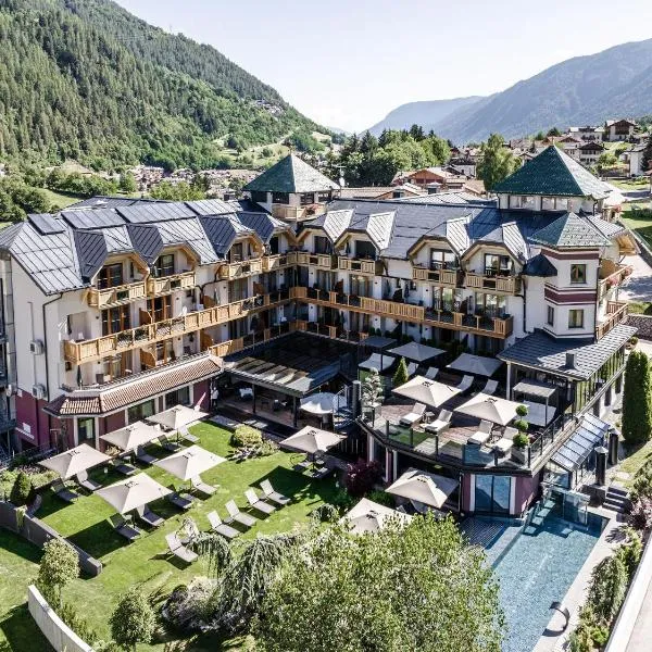 Tevini Dolomites Charming Hotel, hotel v destinácii Commezzadura