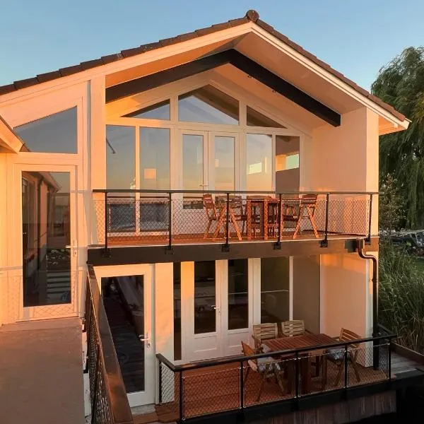 Plassenzicht Logies & Sloepverhuur, hotel v destinaci Loosdrecht