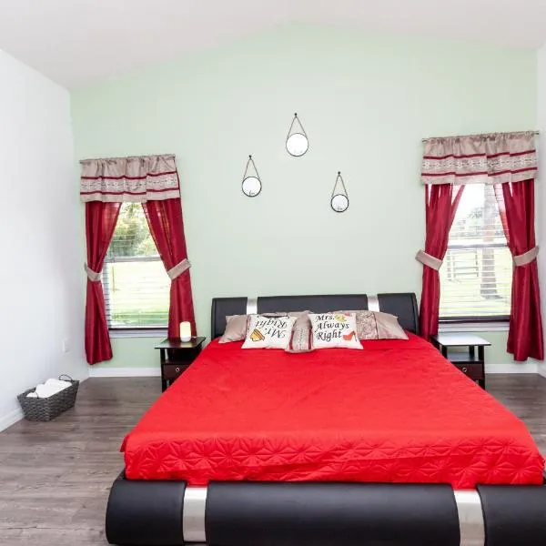 Beautiful Fully Furnished 2-Bedroom Luxury Home, hotel v destinaci Kissimmee