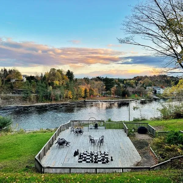 Inn at the Falls, hôtel à Port Carling