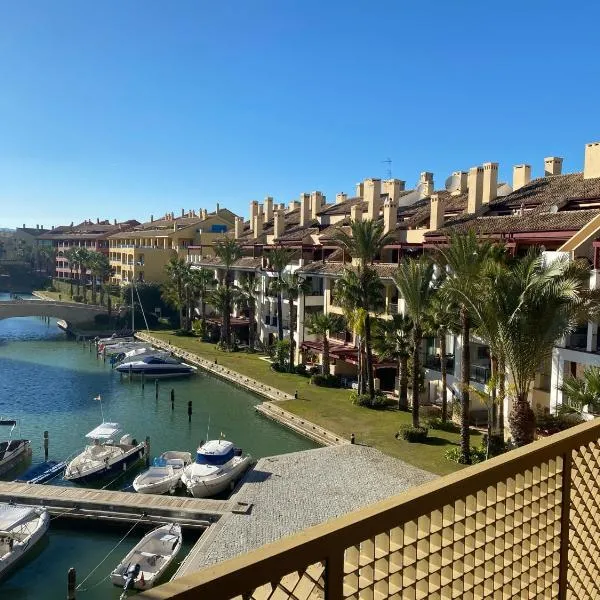 Apartamento con terraza sobre La Marina de Sotogrande, hotel a San Roque