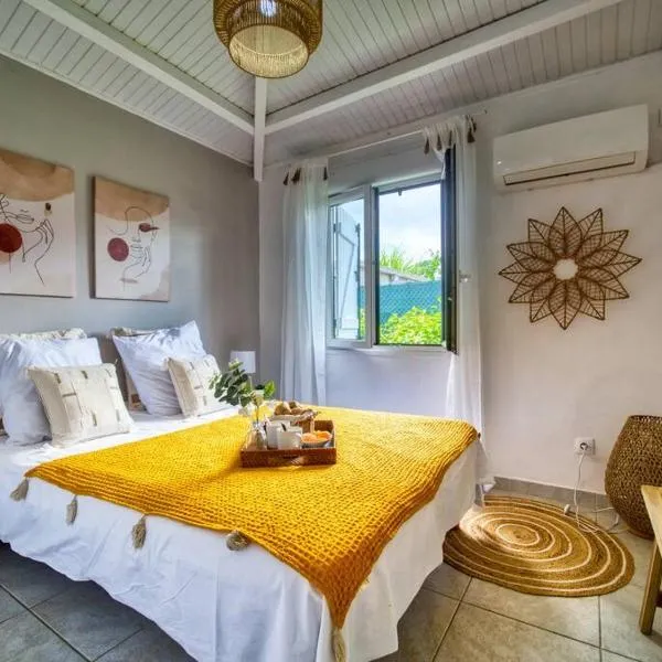 Appartement Domi Caraïbes confortable avec une piscine chauffée et sécurisée par un filet, une citerne tampon pour faire face aux coupures d'eau, accès Netflix, hotel em Lamentin