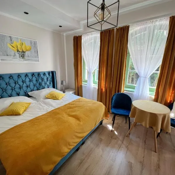Pokoje Pod Mniszkiem, hotel v destinaci Boguszów-Gorce