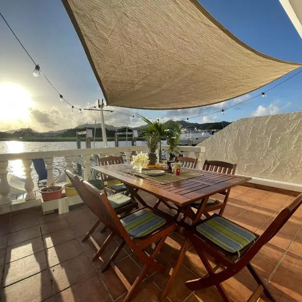 Sunny Villa in the Marina - Excellent Water Views, hotel v destinaci Jolly Harbour