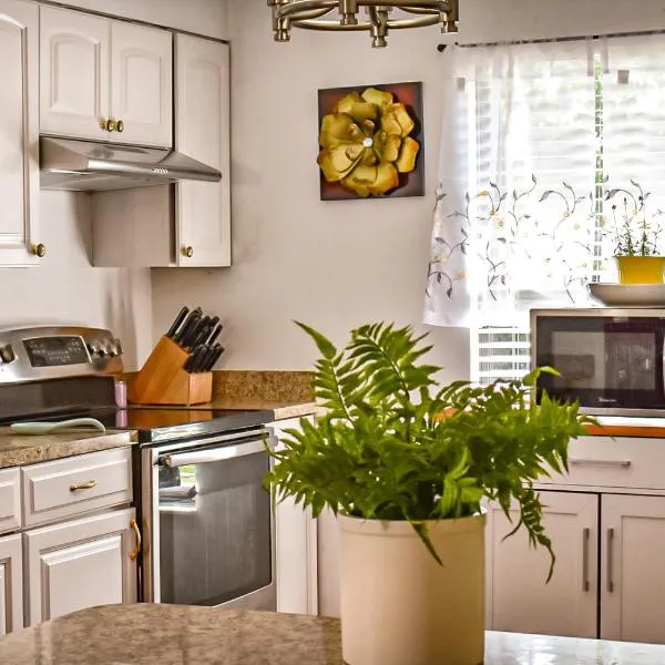 Welcome to the Cottage: A Home Away from Home, hotel en Port St. Lucie