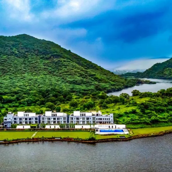 ZANA Lakeview Resort - most scenic lakeside resort, hotel v destinaci Udajpur