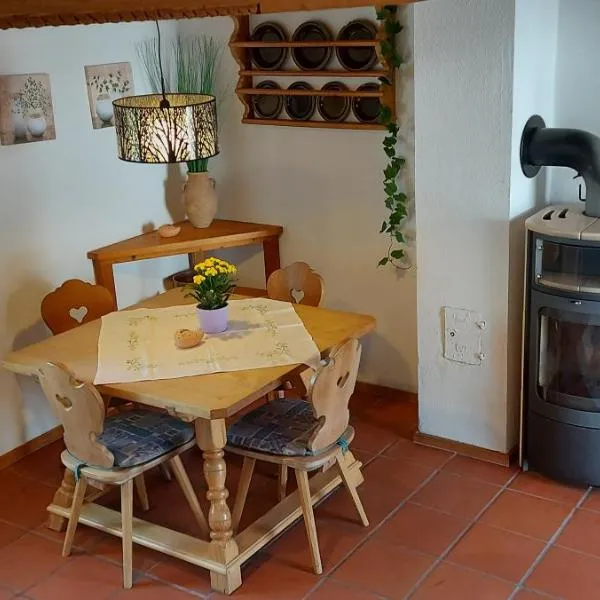 Ruhig gelegene Ferienwohnung mit gemütlichem Kamin, hotel em Rotthalmünster