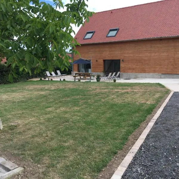 Charmant gîte à la ferme situé à 20 min de la mer, hotel em Hermelinghen