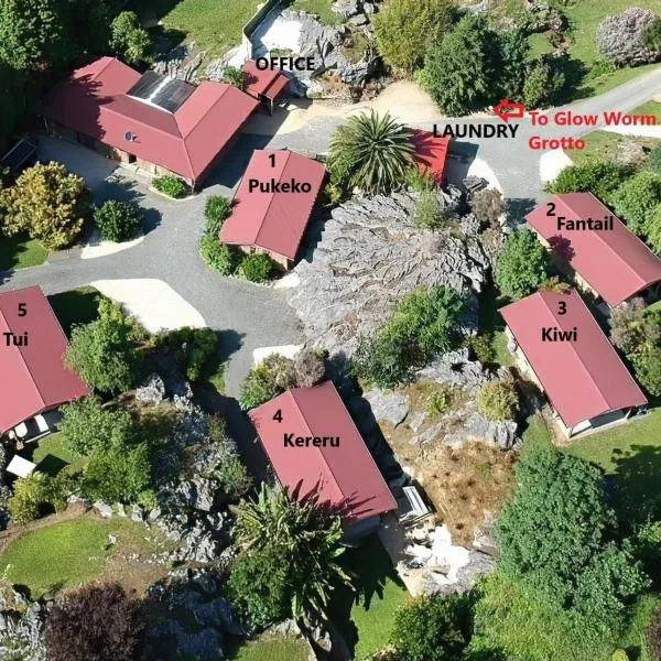 The Rocks Chalets, hotel v destinaci Takaka