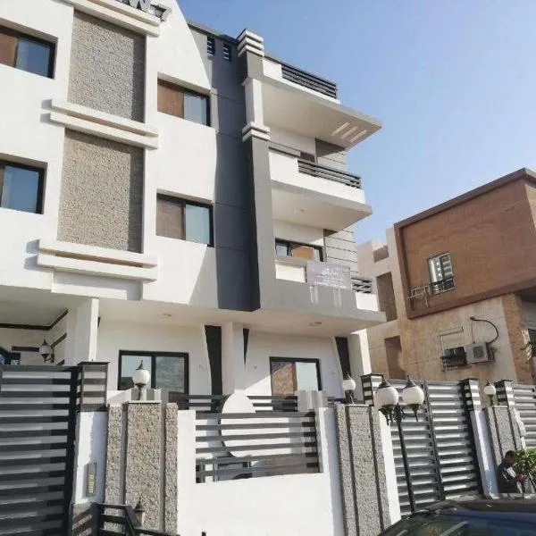Villa Duplex 4-bedroom with Garden with Parking, Hotel in Sheikh Zayed