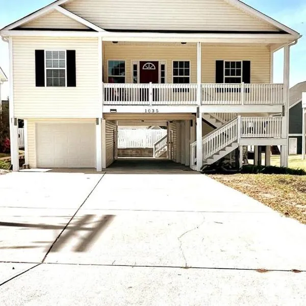 Walk to the Beach-Sleeps 10 and Golfcart, hotel v destinaci Myrtle Beach