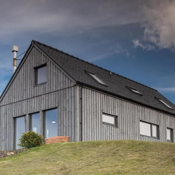 Cuillrigh - Luxury house, loch & mountain views, khách sạn ở Portree
