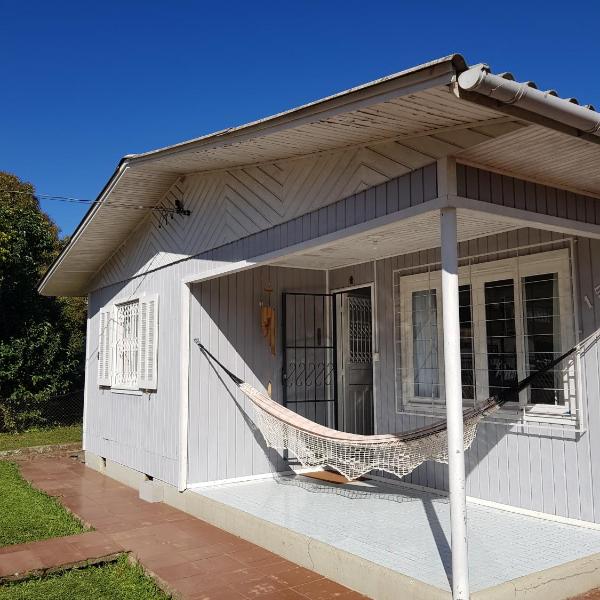 CASA FULL CENTRAL, 130m quadr, 9 Pessoas, Wi-Fi, 3 Qtos, Churrasqueira Interna, Cozinha-Sala Integrados, 2 Banheiros, Varanda, Jardim, Garagem Coberta 1 Carro, Estac Inter 3 Carros, Lareira de Alta Performance, Fogão de Ferro, Área nos Fundos - Foto 2