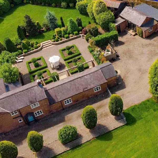 Luxury Barn with Hot Tub, Spa Treatments, Private Dining, hotel di Little Budworth