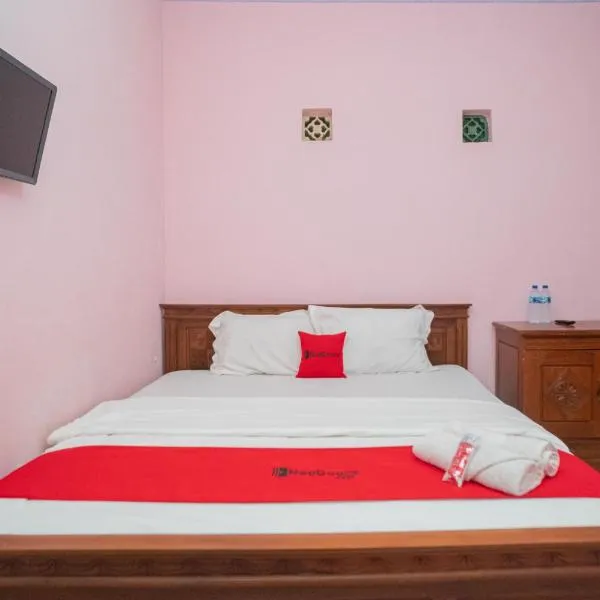 RedDoorz Syariah near Batu Night Spectacular 3, hotel v destinaci Batu