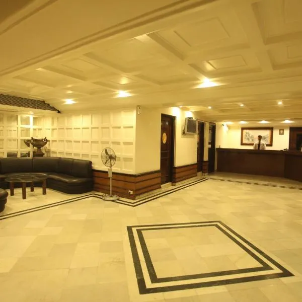 Tex Palazzo Hotel, hotel en Surat