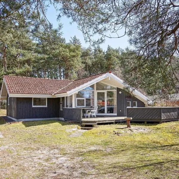 Holiday home Aakirkeby XIV, hotelli kohteessa Vester Sømarken