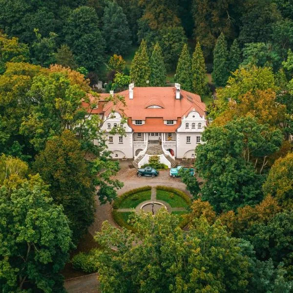 Dwór Sanna, hotel i Wierzchowiska