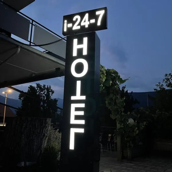 Check-in 24-7 ohne Frühstück gratis Parkplatz, hotel v destinaci Ausserberg