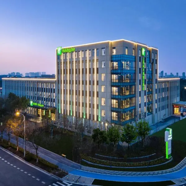 Holiday Inn Shanghai Dishui Lake, an IHG Hotel, готель у місті Nanhui