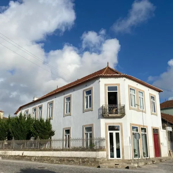 Casa dos Caminhos de Santiago, hotel in Mosteiró
