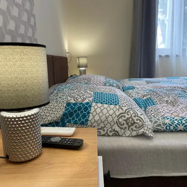Kovács Apartmanház, hotel v destinácii Kiskunhalas