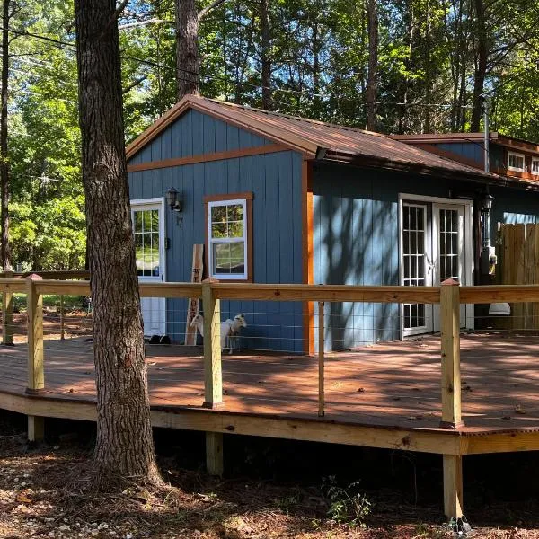 Knotty Pines Cabin near Kentucky Lake, TN, hótel í Durham Subdivision