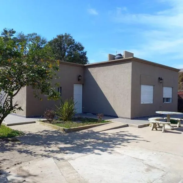 Casa con parque, parrilla y garage para vehículo., hotel a Estación Ramallo