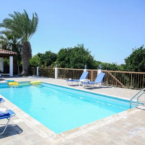 VILLA LAMBRIANA, hotel in Peyia