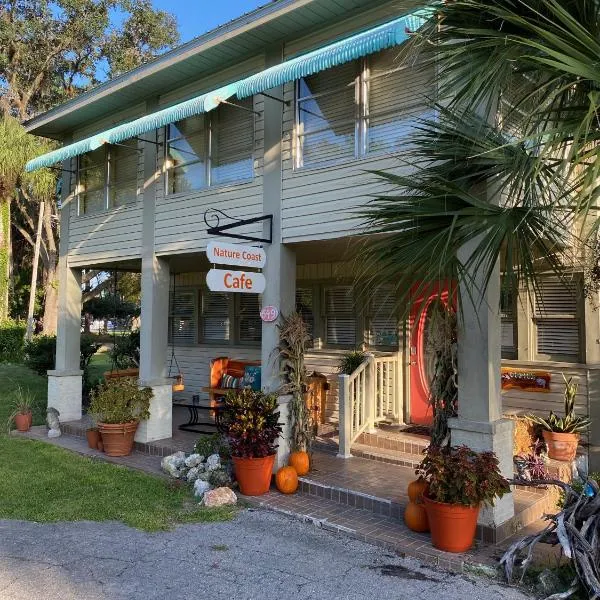 Nature Coast Inn & Cottages, hotel v destinaci Inglis