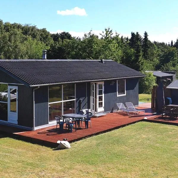 6 person holiday home in Nibe-By Traum, hotel a Nibe