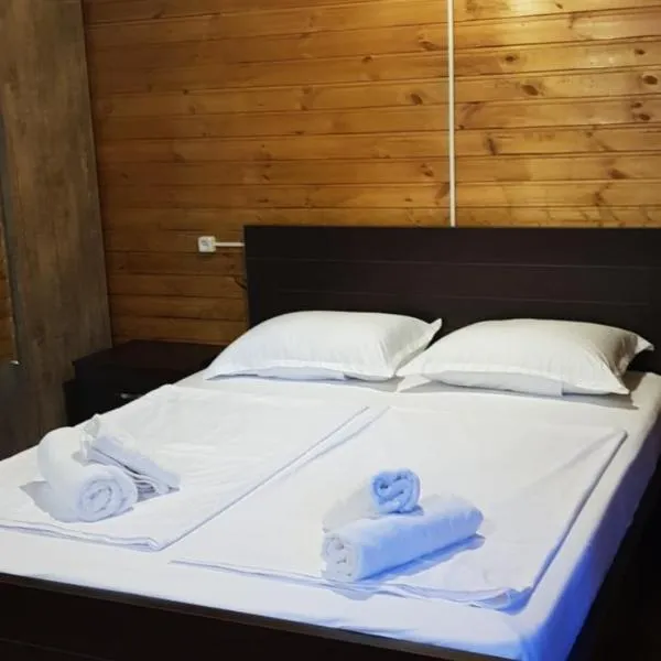 Wooden Cottages - Mtskheta, hotel a Kaspi