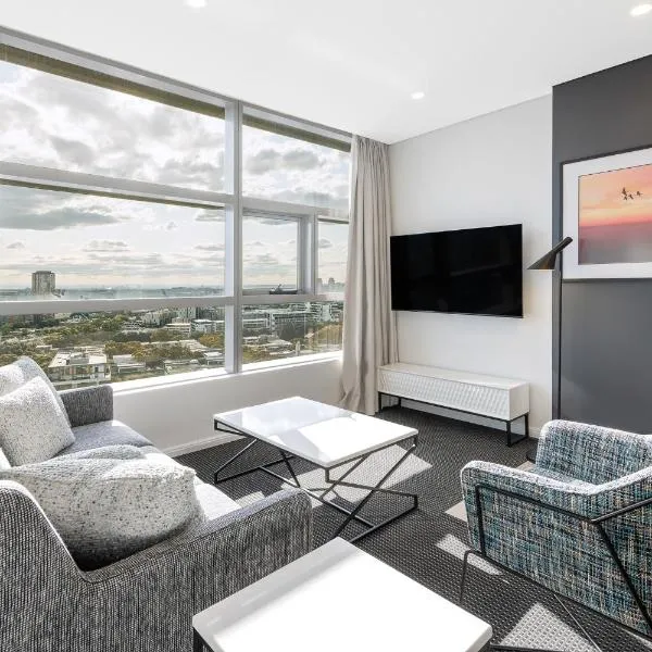 Meriton Suites Zetland to Sydney Airport (SYD) premium and luxurious chauffeur service